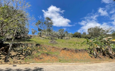  Lots for sale with Spectacular Lake Views