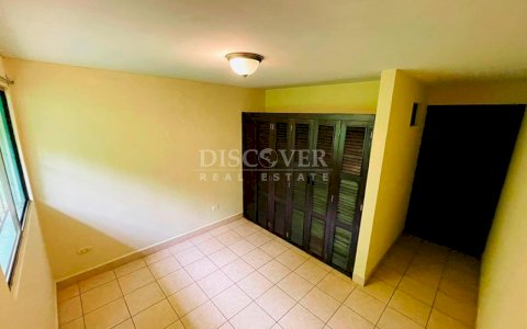  Two-Story Apartment for Rent on Carretera Vieja a León