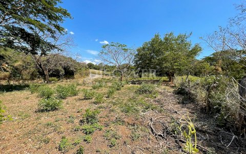  Corner lot for sale - Carretera Vieja a Leon 