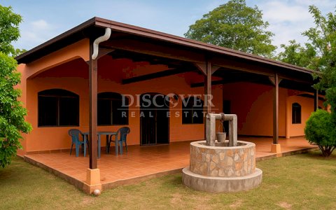 House for sale with large yard in Rivas