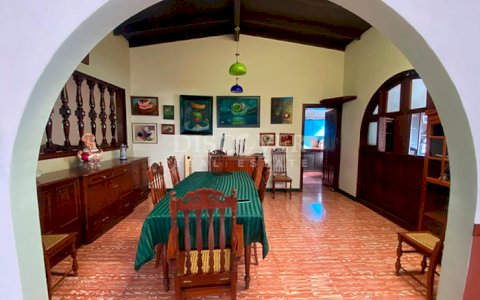  House with large yard for sale in Carretera Nueva a León 