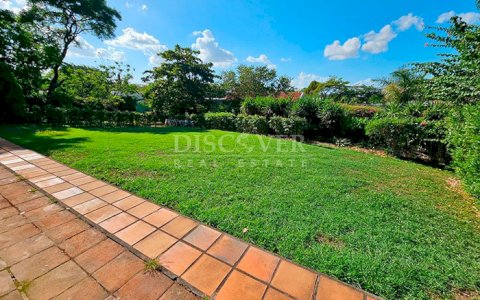  Land with house for sale in Villa Fontana