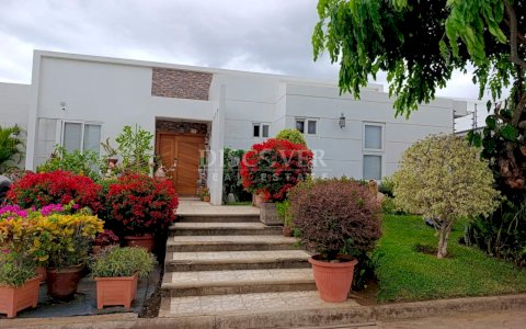  Modern house for sale/for rent in secure condominium - Esquipulas