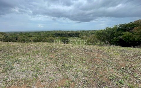 Lake-View Land for Sale – Santo Domingo
