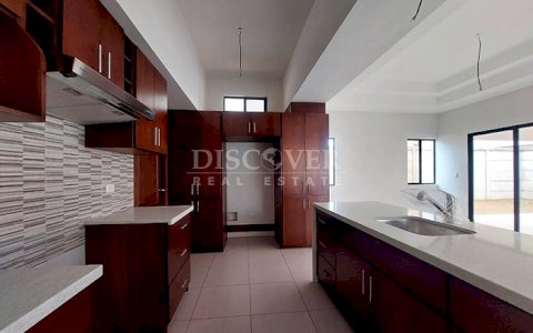  Newly built house for sale located in Santo Domingo