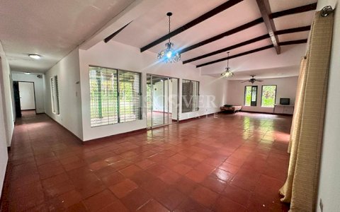  Spacious house for rent in residential area in Carretera Nueva a Leon.