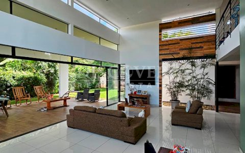  Comfortable house for sale in Las Colinas