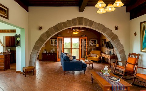  House with large lot for sale in Carretera Sur