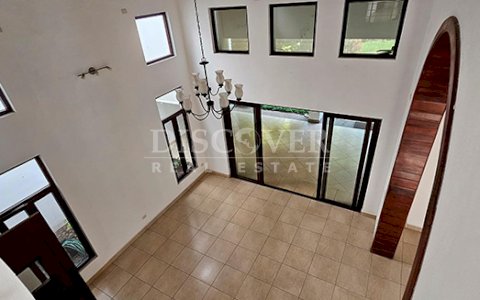  Spacious house for sale and rent in Carretera Sur
