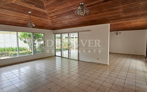  Spacious house for rent in Santo Domingo