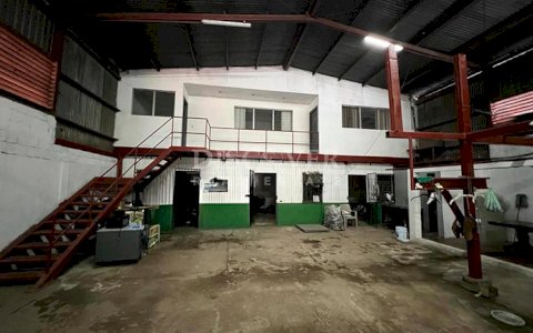 Warehouse with offices for sale on Carretera Norte