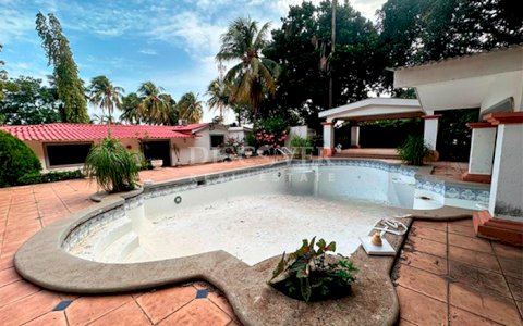  Spacious house for sale/for rent on Carretera Vieja to León