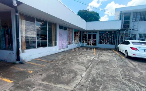  For sale or rent commercial plaza in Bolonia