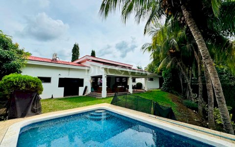  Spacious house with pool for rent in Santo Domingo
