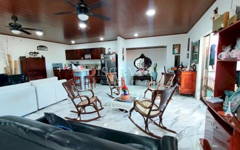 House with established restaurant for sale in Masaya 