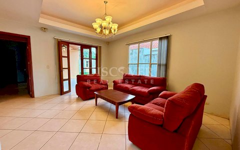 House for sale in residential area on the road to Masaya