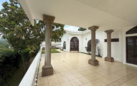  Spacious house with pool and garden for rent in Villa Fontana