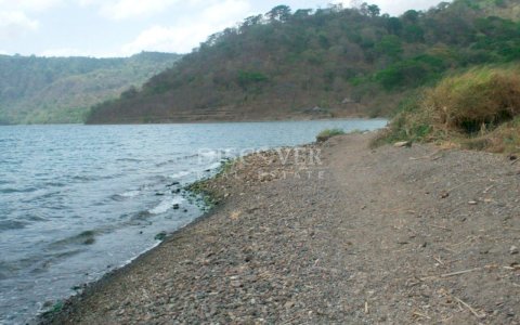  Land for Sale in Laguna de Apoyo.