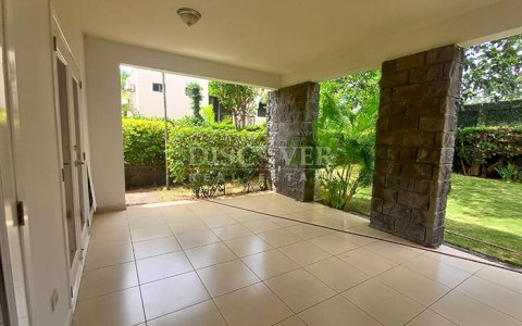  House for sale in condominium area in Villa Fontana