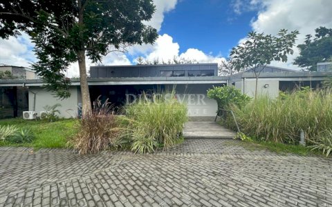  Luxurious furnished one-story office building for sale located on Carretera a Masaya
