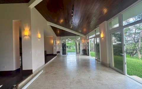  Large house for sale on Carretera Sur