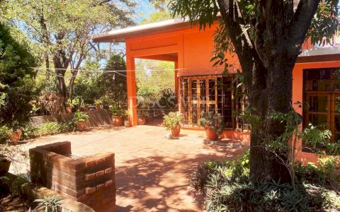  House For Sale With A Large Lot Located In The South Highway Area 