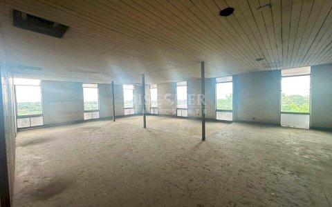  Building for rent for commercial spaces or offices