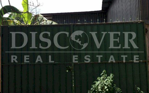 Beautiful cellar with access to the entrance of trucks.