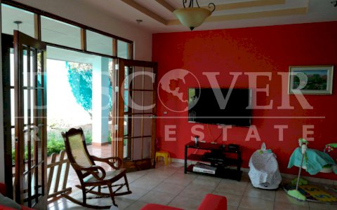  Rent a nice house in Lomas del Valle.