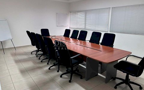  Office for Rent in Colonial in Los Robles