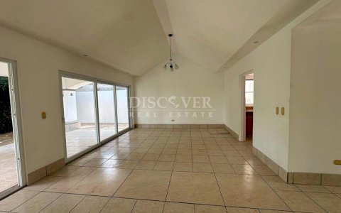  House for rent in Las Colinas 