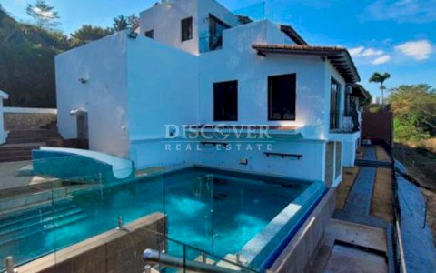  Two-story house for sale in Villa Fontana