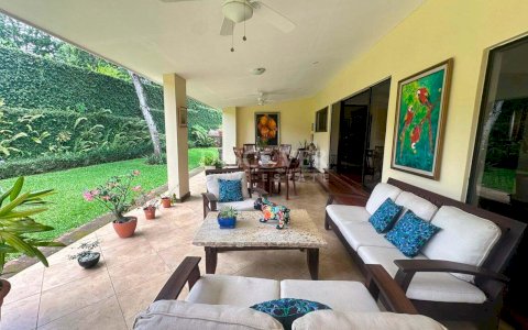  House for sale in Jardines de Santo Domingo