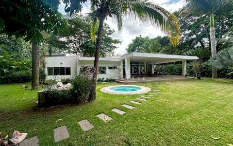  House for sale in Carretera Sur plus additional apartment.