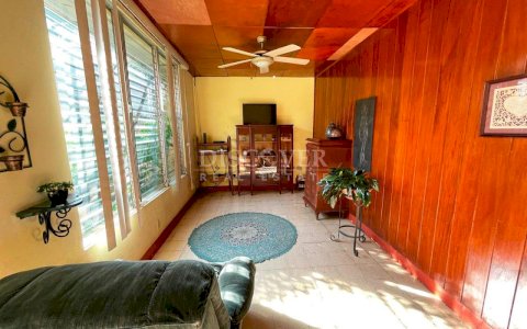  House for sale in Bolonia with large garden 