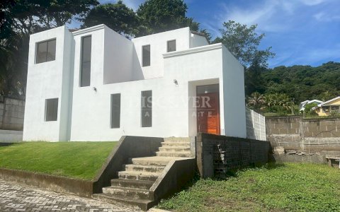  House for sale in villa Fontana. 