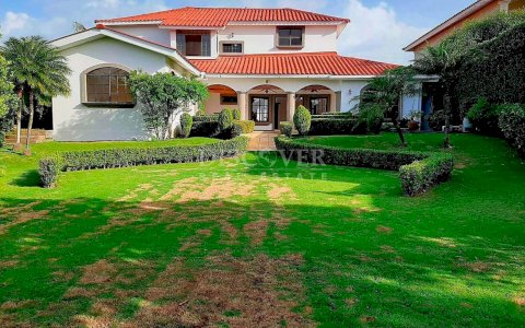 Lake view house for rent in Las Cumbres 