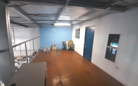 Warehouse for rent in El Dorado with office and parking in a safe area.