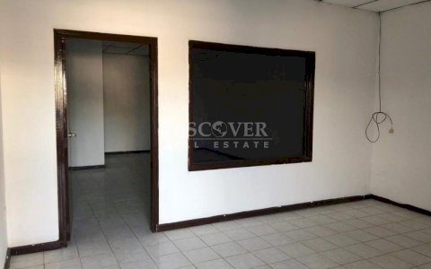  Commercial plaza for sale in Bolonia