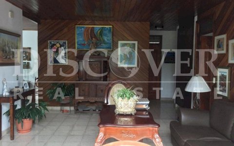  House for sale in Villa Fontana with commercial potential. 