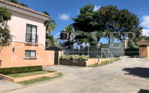  House for Rent and Sale in Villa Fontana