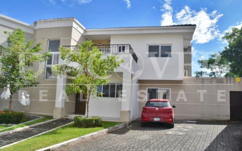  House for Sale-Rent in Hacienda del Bosque condominium.