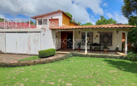  2-story house for sale in Carretera Masaya.