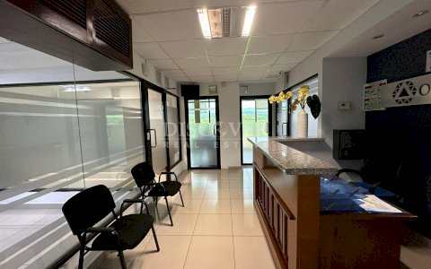  Executive office for rent with basic services included in the Escala building