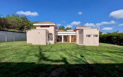 House for Sale in Carretera Vieja León. 