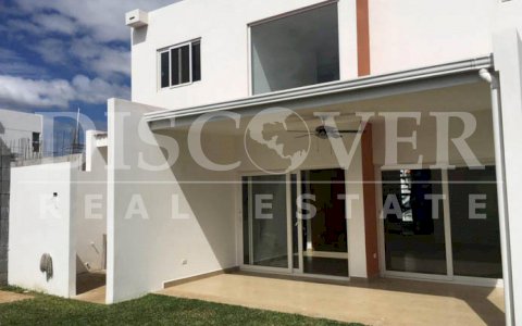  House for rent located in the Colinas.