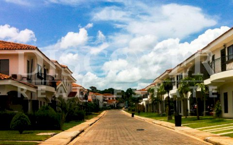 Comfortable House for Sale located in Barcelona Village ID 10161