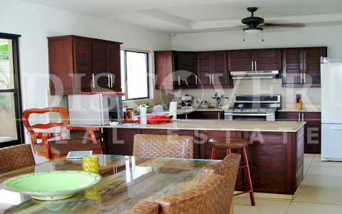  Spacious House for Sale and Rent in Estancia de Santo Domingo ID 10044