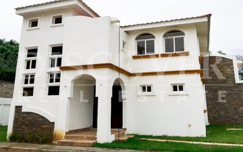  Houses for sale and for rent in Residential San Sebastián.