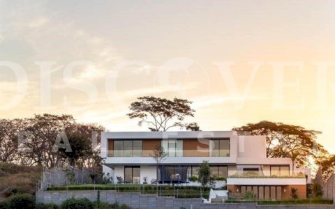  Two-story house for Sale or Rent in Santo Domingo